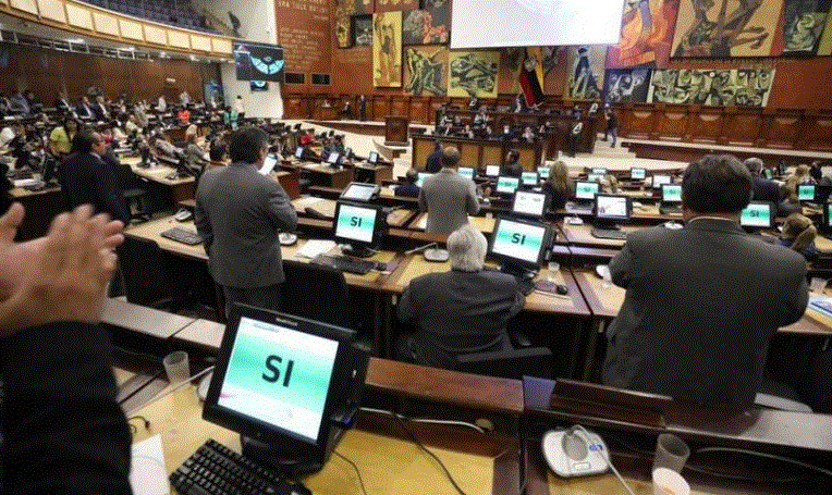 Lee más sobre el artículo ¡ES OFICIAL! LA EDUCACIÓN FINANCIERA YA ES LEY EN ECUADOR: ¿ESTAMOS PREPARADOS PARA EL CAMBIO?