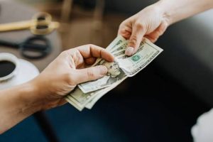 Lee más sobre el artículo DÉCIMO TERCERO: EL DINERO QUE GASTAS ANTES DE RECIBIRLO
